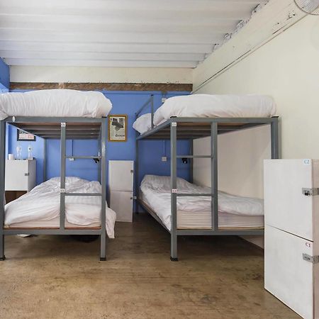 Fun Wan Hostel Bangkok Bagian luar foto