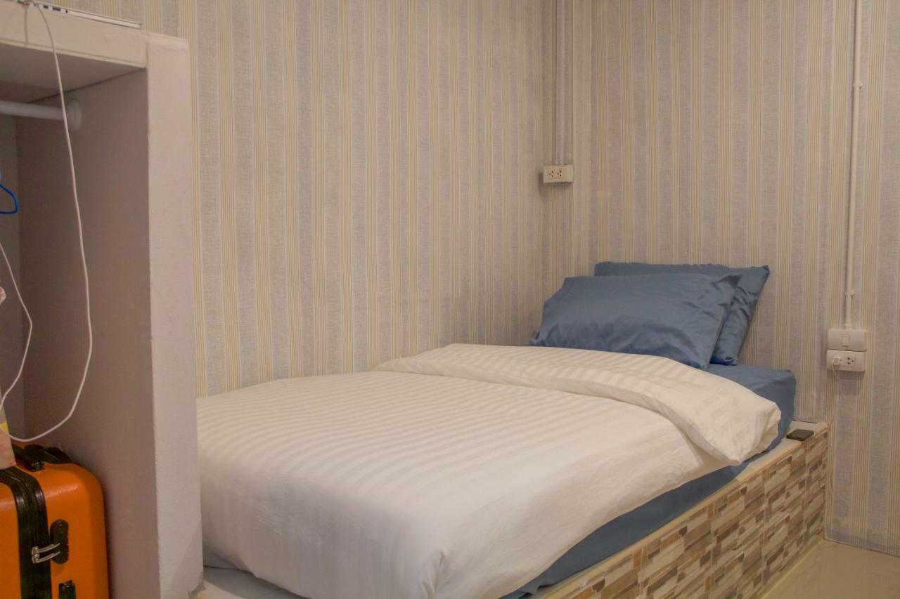 Fun Wan Hostel Bangkok Bagian luar foto