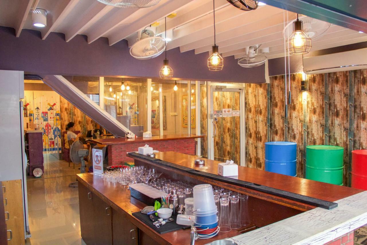 Fun Wan Hostel Bangkok Bagian luar foto