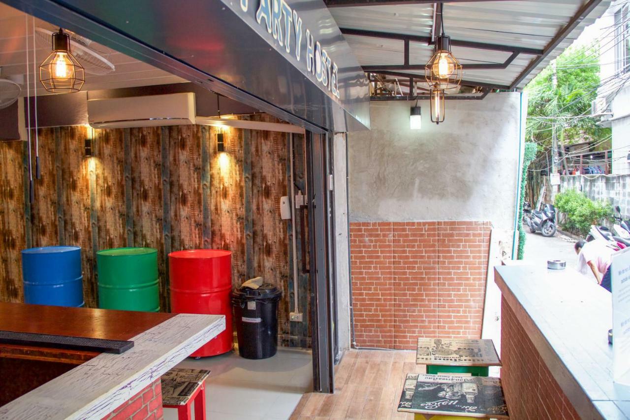Fun Wan Hostel Bangkok Bagian luar foto