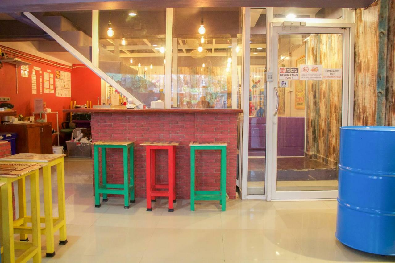 Fun Wan Hostel Bangkok Bagian luar foto