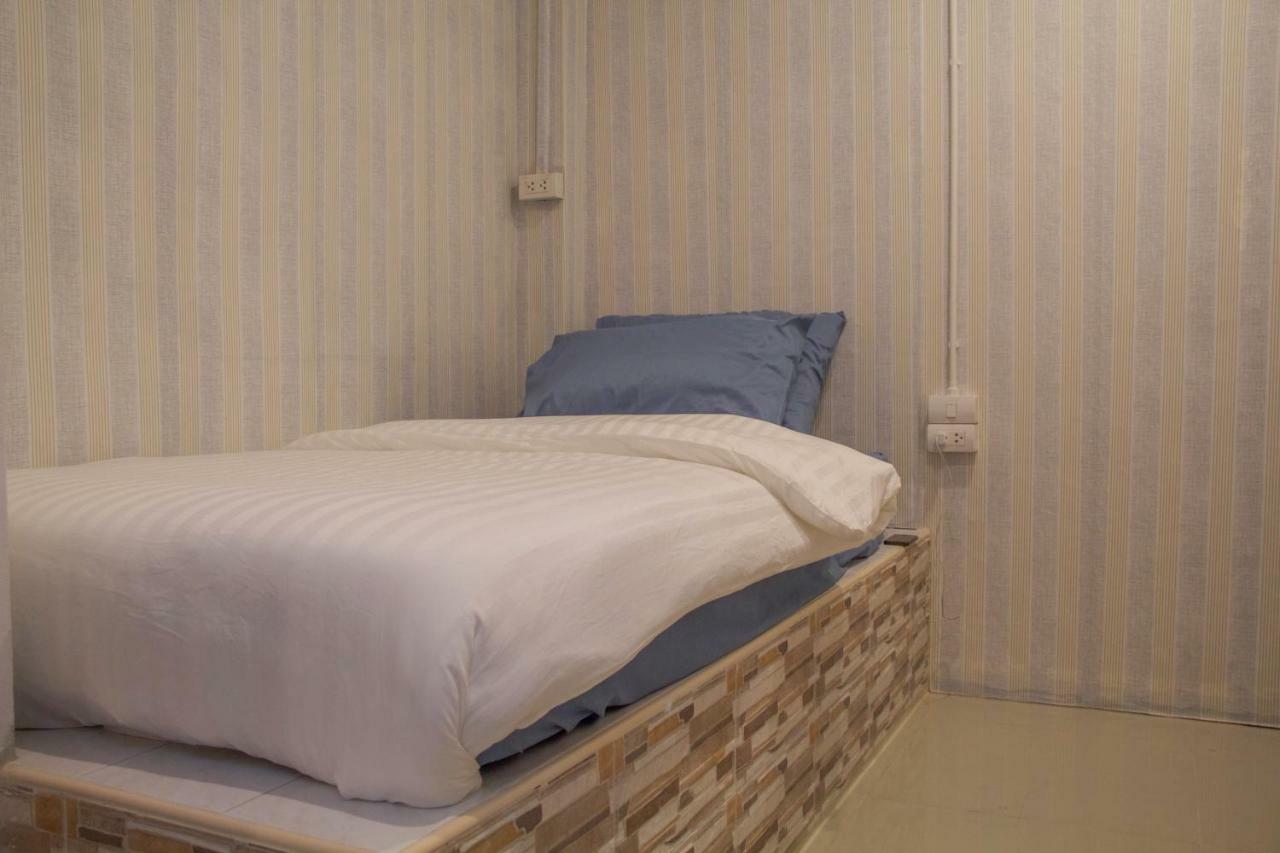 Fun Wan Hostel Bangkok Bagian luar foto