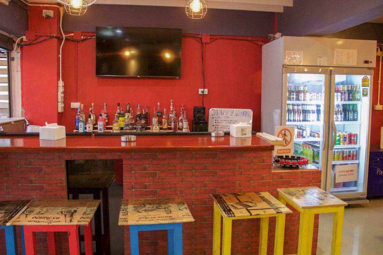 Fun Wan Hostel Bangkok Bagian luar foto