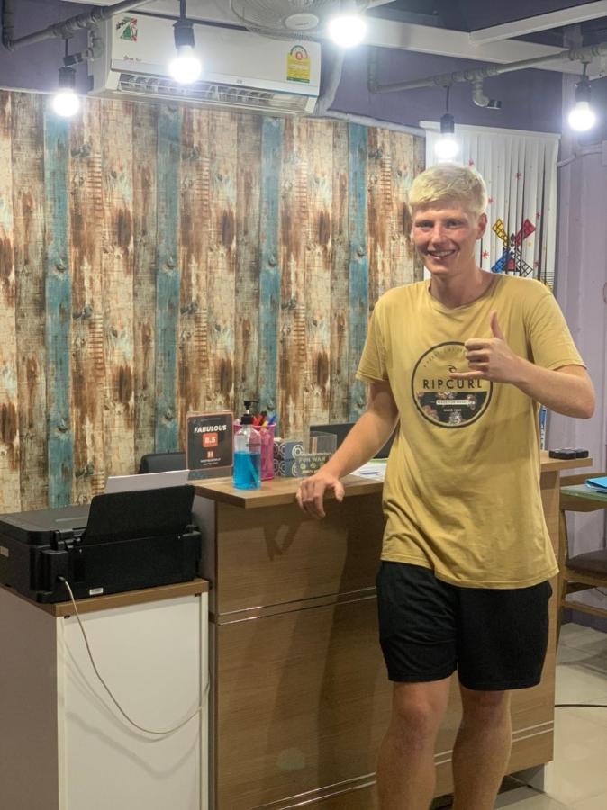 Fun Wan Hostel Bangkok Bagian luar foto