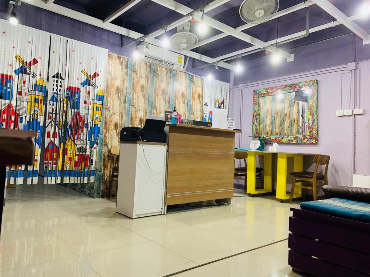 Fun Wan Hostel Bangkok Bagian luar foto