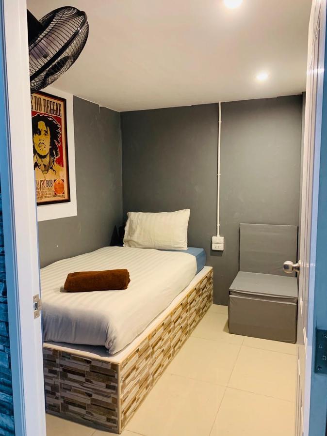 Fun Wan Hostel Bangkok Bagian luar foto